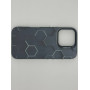 Чехол для iPhone 16 Pro с 3D принтом Соты с перепадом темно-синего цвета, накладка силиконовая, рамка черная