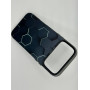 Чехол для iPhone 17 Pro Max с 3D принтом Соты с перепадом темно-синего цвета, накладка силиконовая, рамка черная